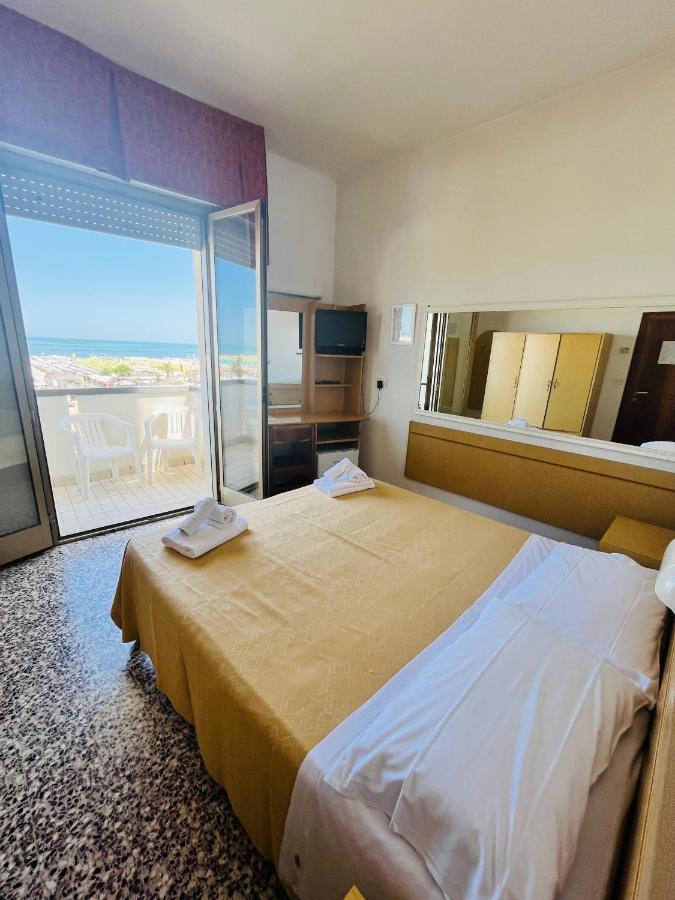 Hotel Columbia Frontemare ริมินี ภายนอก รูปภาพ