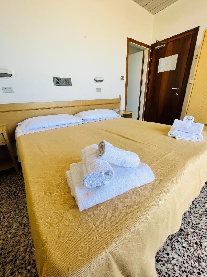 Hotel Columbia Frontemare ริมินี ภายนอก รูปภาพ