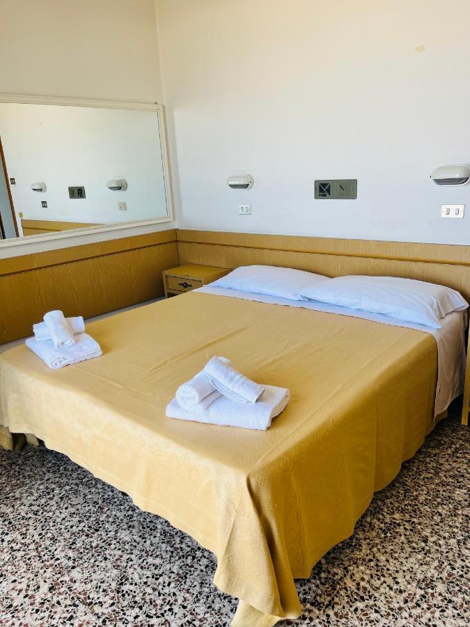 Hotel Columbia Frontemare ริมินี ภายนอก รูปภาพ