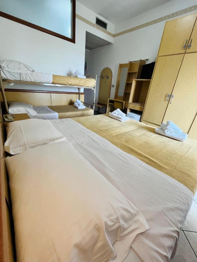 Hotel Columbia Frontemare ริมินี ภายนอก รูปภาพ
