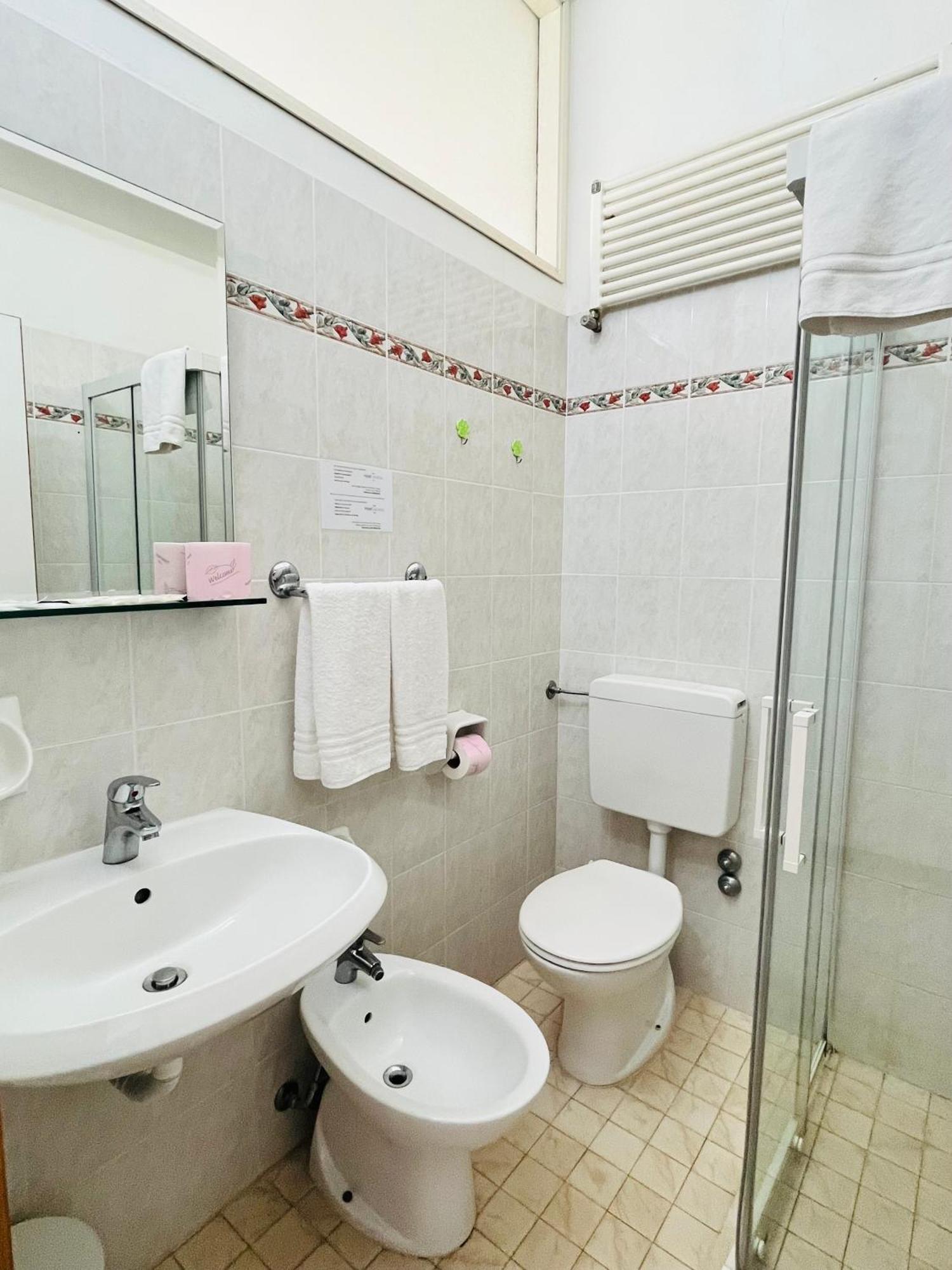 Hotel Columbia Frontemare ริมินี ภายนอก รูปภาพ