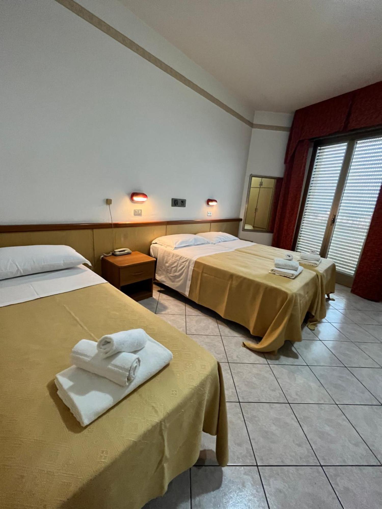 Hotel Columbia Frontemare ริมินี ภายนอก รูปภาพ