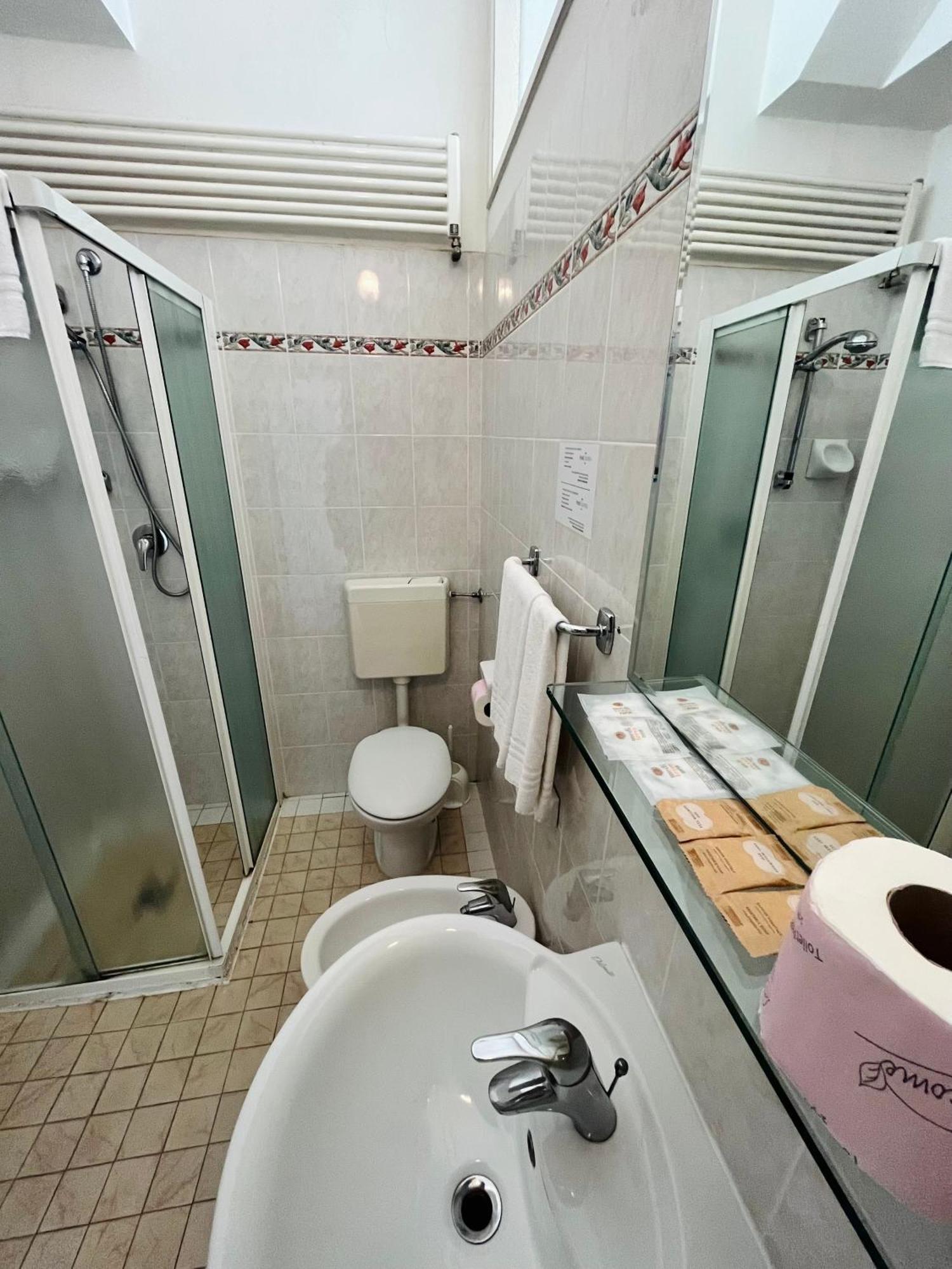 Hotel Columbia Frontemare ริมินี ภายนอก รูปภาพ