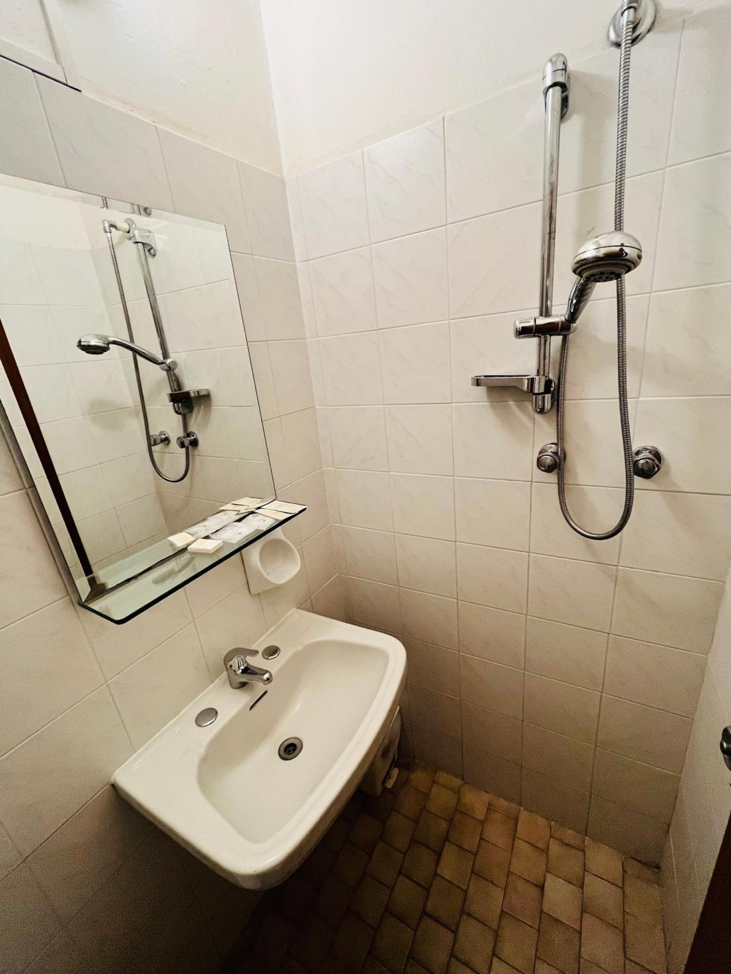 Hotel Columbia Frontemare ริมินี ภายนอก รูปภาพ