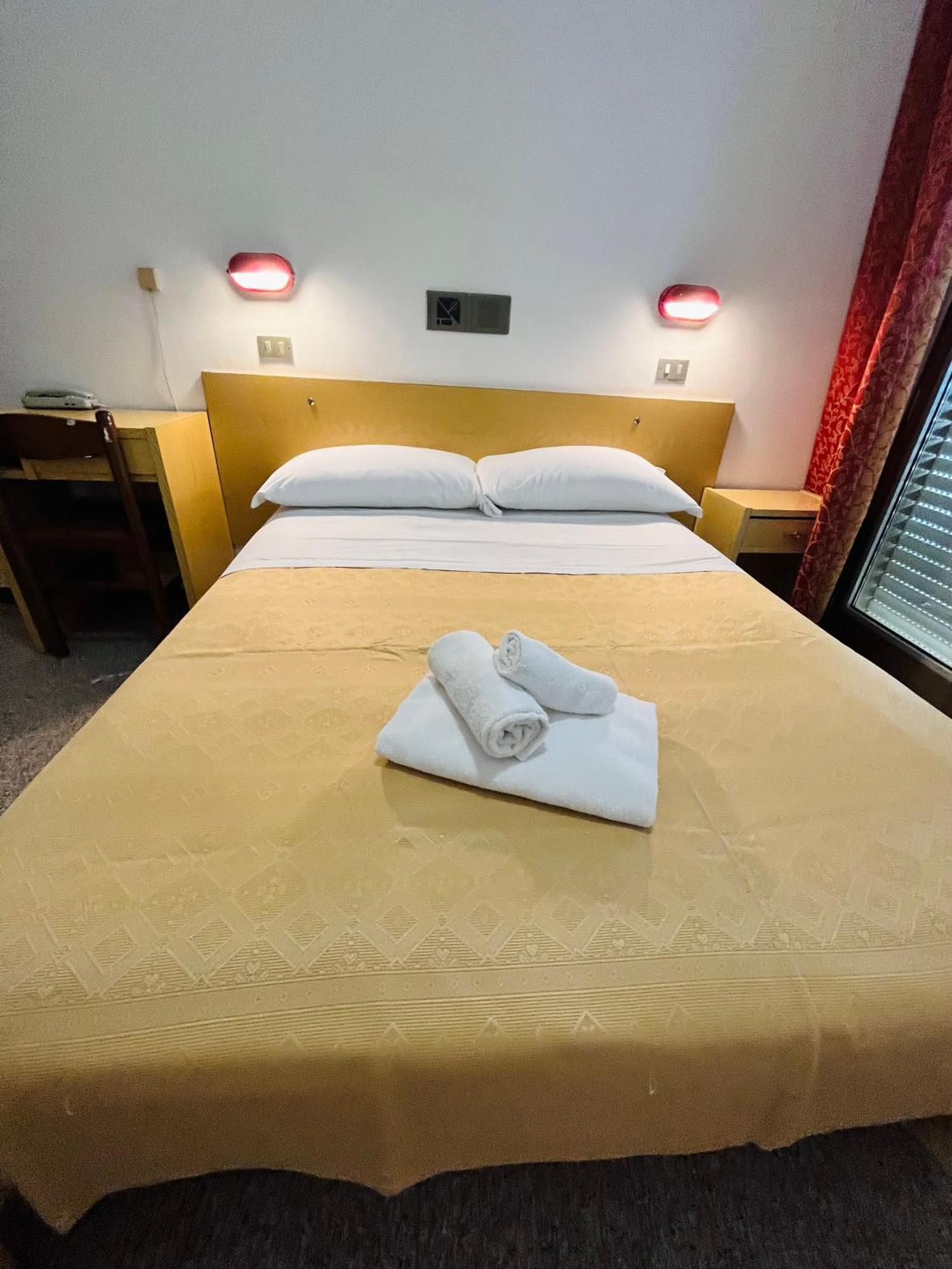 Hotel Columbia Frontemare ริมินี ภายนอก รูปภาพ
