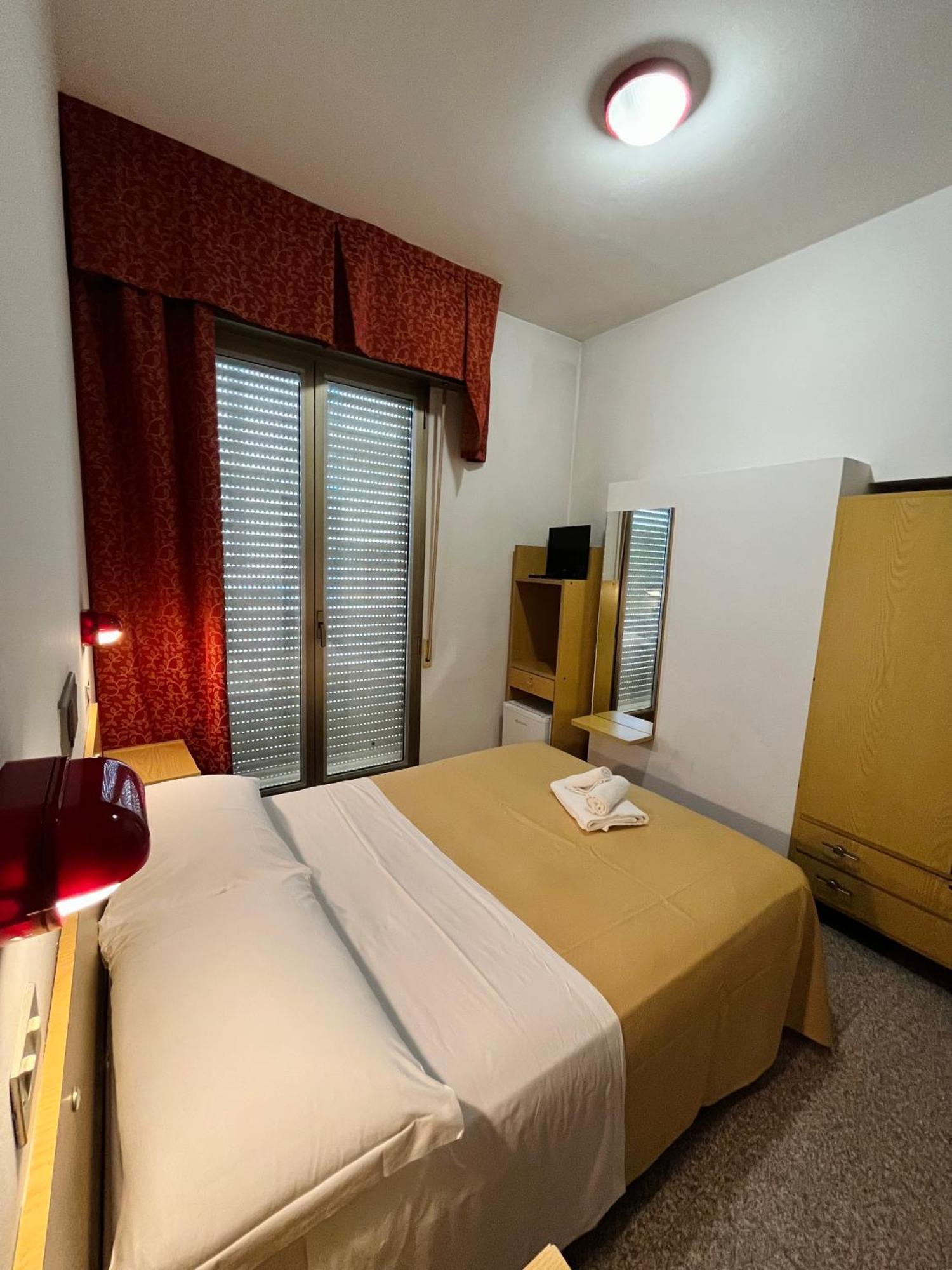 Hotel Columbia Frontemare ริมินี ภายนอก รูปภาพ