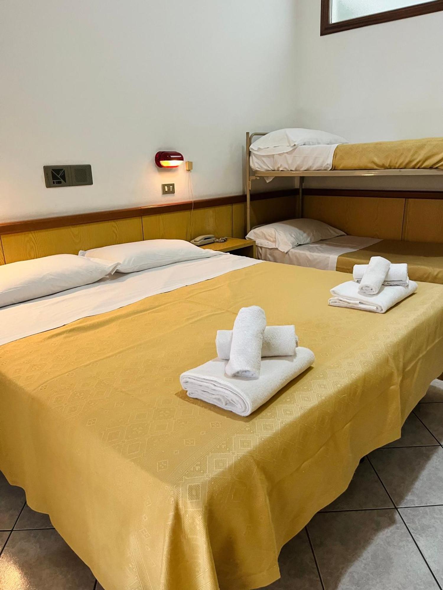 Hotel Columbia Frontemare ริมินี ภายนอก รูปภาพ